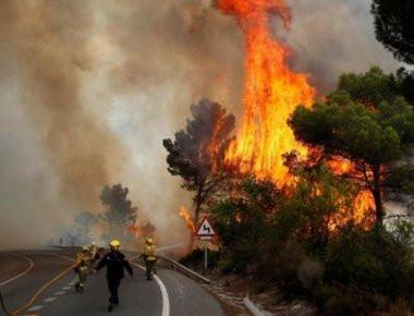 Ισπανία: Εκκένωση 700 ανθρώπων στα νότια της χώρας λόγω πυρκαγιάς - Στο έλεος της πύρινης λαίλαπας (φωτό, βίντεο)